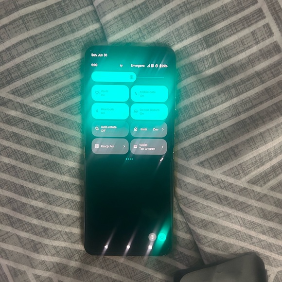 Motorola razr - Picture 2 of 8